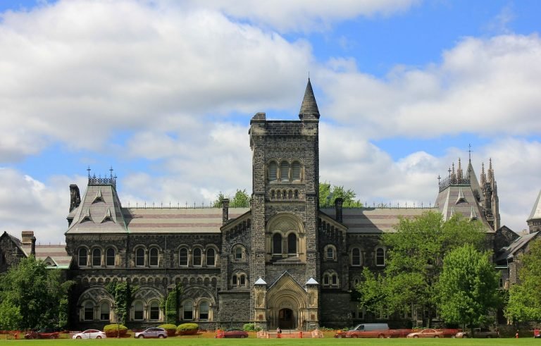 Read more about the article Scholarships in Canada  and Latest Info for International Student in Canada Top 10 Scholarships in 2025-26